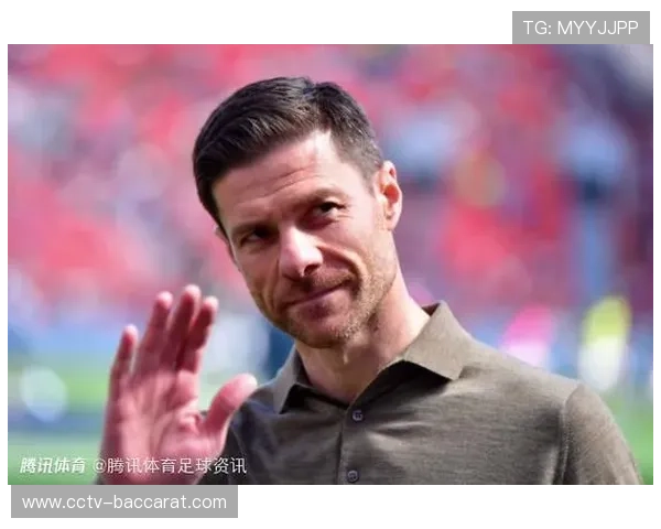 阿隆索场边指挥神情紧张，帅位压力可见