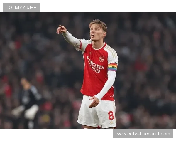 阿森纳2-1布莱顿继续领跑，厄德高斩获赛季首球