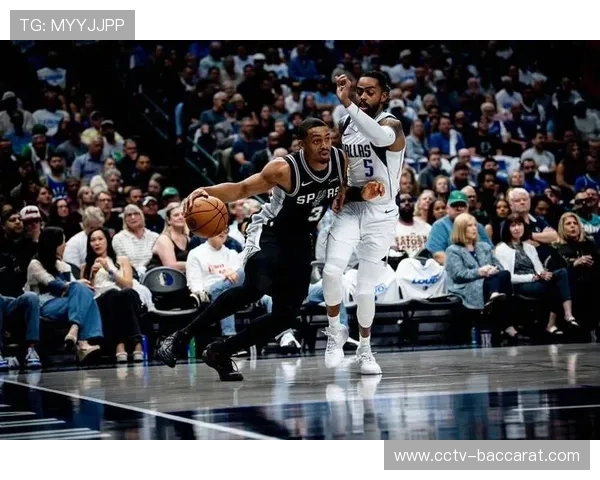 马刺团队篮球应对独行侠外线火力，波波维奇战术博弈受瞩目